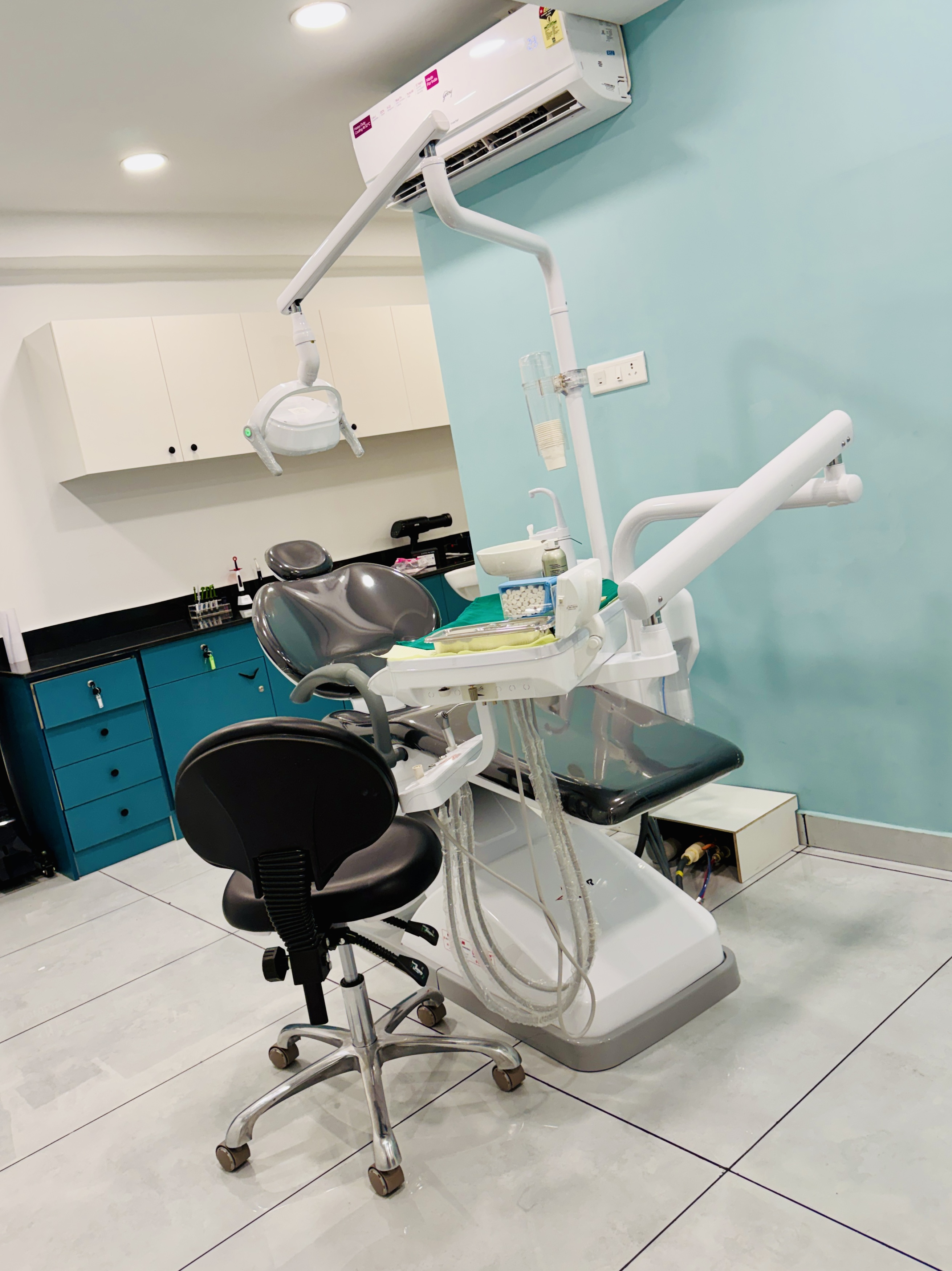 Advanced Dental Chair at Auro Dental Clinic